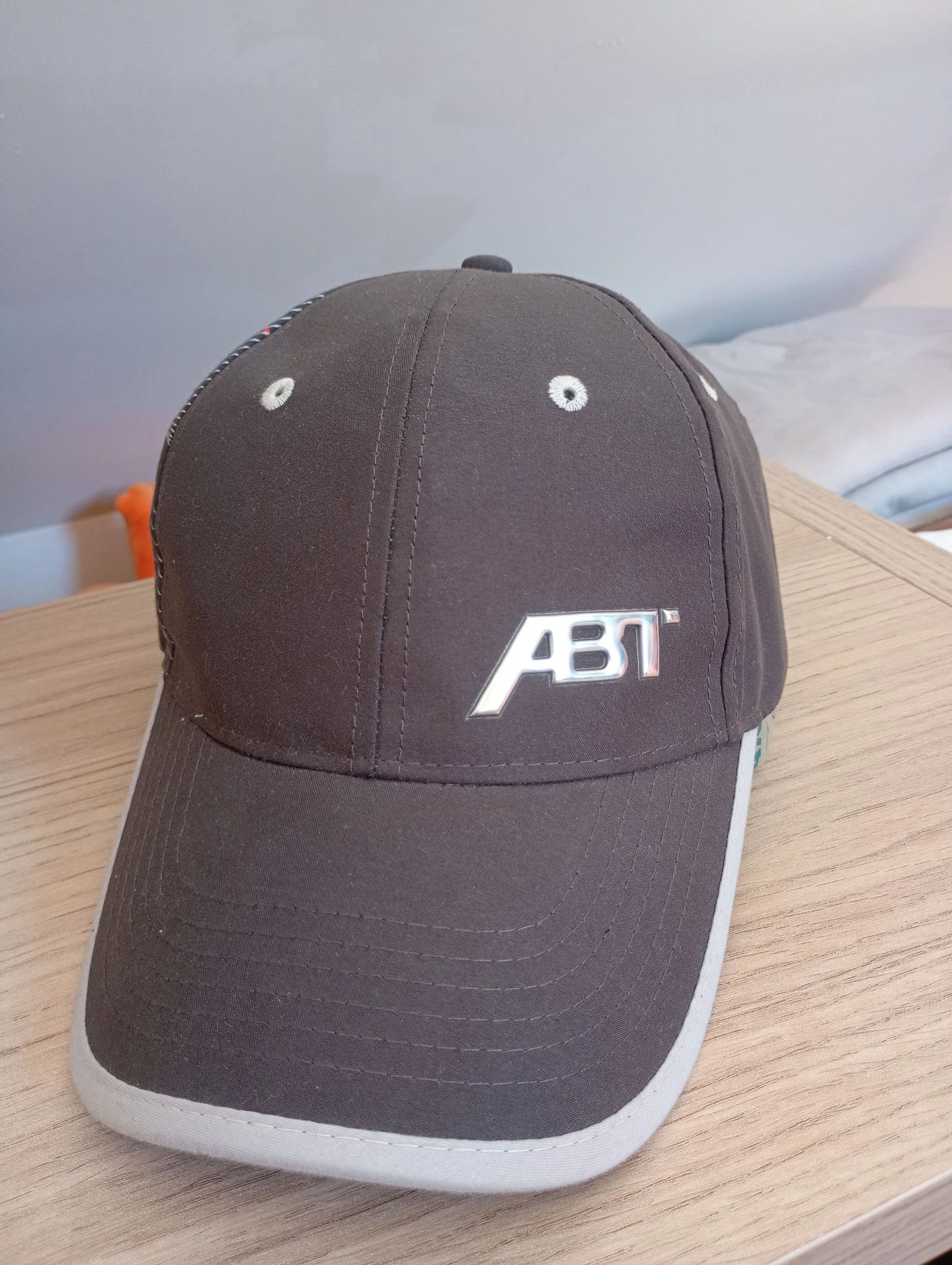 Casquette vintage ABT automobile réglable grise et rouge